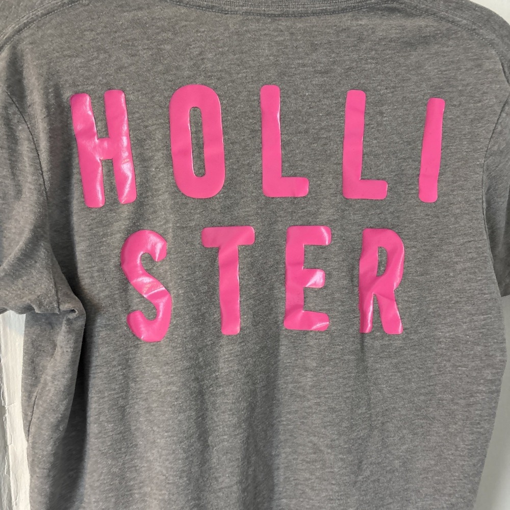 Hollister  Women's Grey T-Shirt, Y2K Style Size Small With Holster Symbol.‎ - Picture 3 of 5